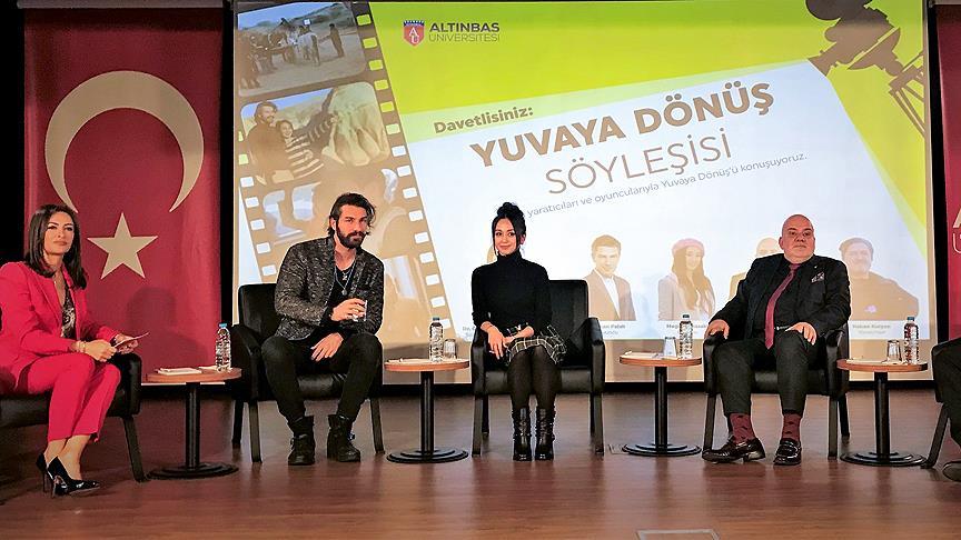 'Yuvaya Dönüş' filminin oyuncuları üniversite öğrencileriyle buluştu