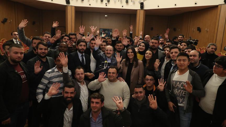 Varank'ın gençlerle buluşmasına Cumhurbaşkanı Erdoğan telefonla bağlandı