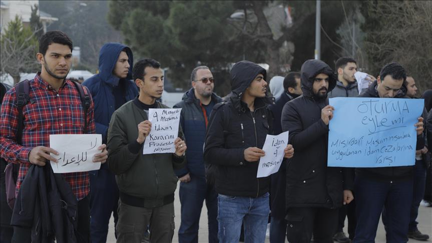 مصريون يحتجون أمام قنصليتهم بإسطنبول على إعدام 9 معارضين