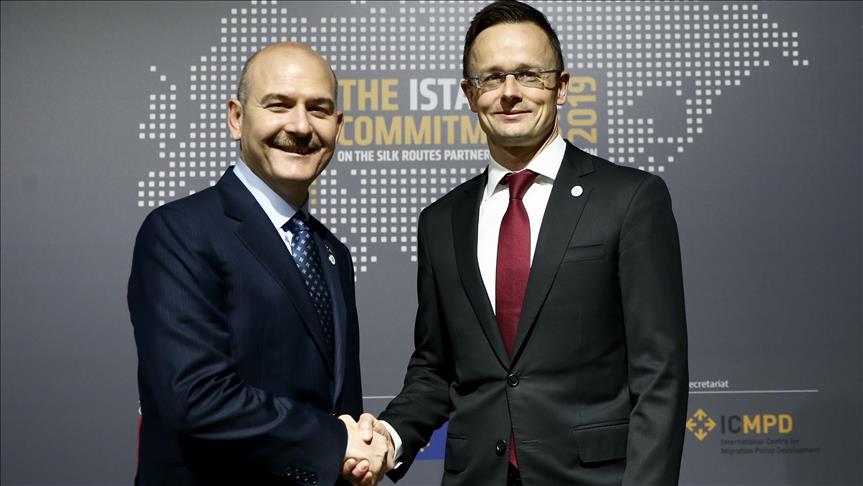 Le ministre turc de l'Intérieur, Soylu, s'entretient avec le MAE hongrois