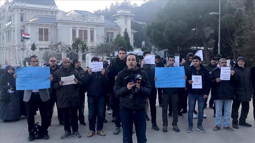 تجمع مقابل کنسولگری مصر در استانبول در اعتراض به اعدام 9 نفر 
