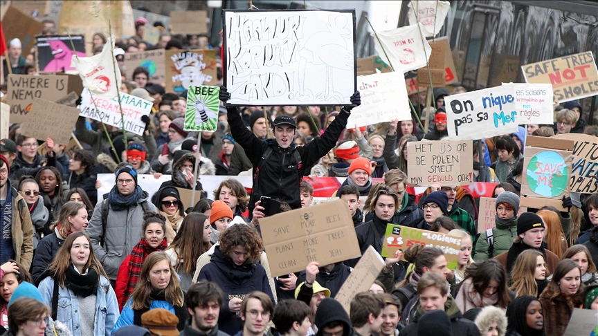Youth in Brussels protest government's climate policies