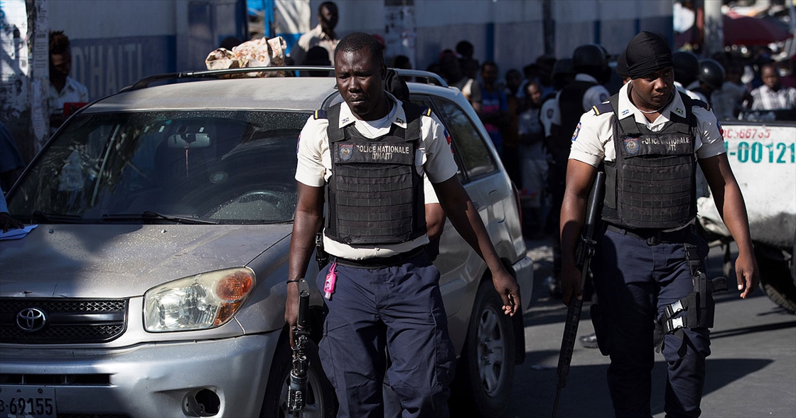 Haiti'de otomatik silahlarla yakalanan ABD'liler ülkelerine döndü