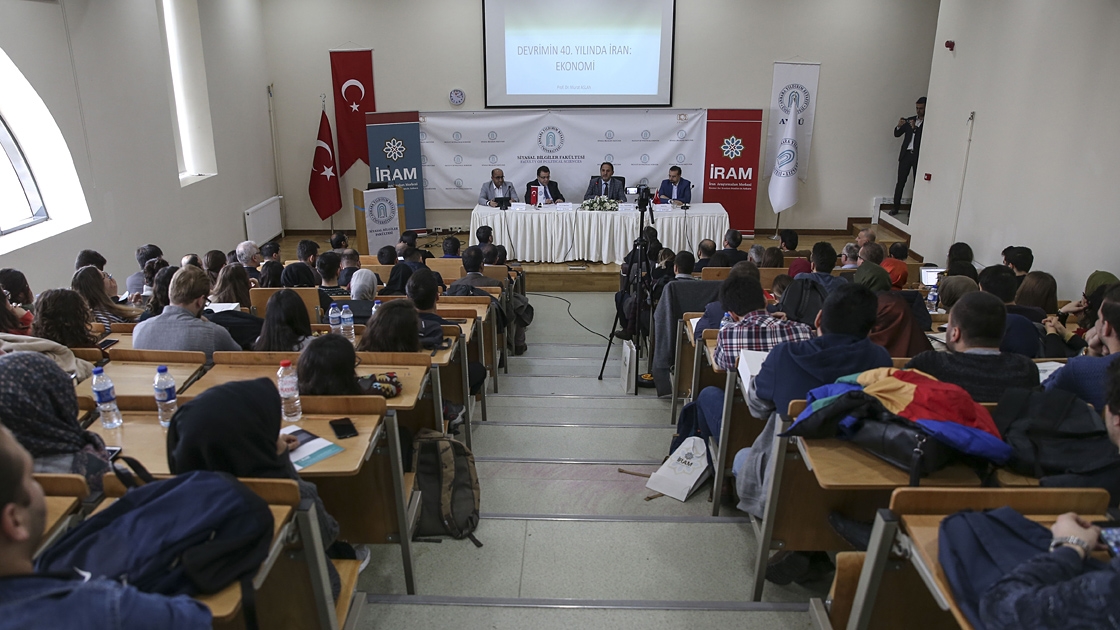'Genç nüfusun sekülerleşmesi İran'da rejime tehdit olarak görülüyor'