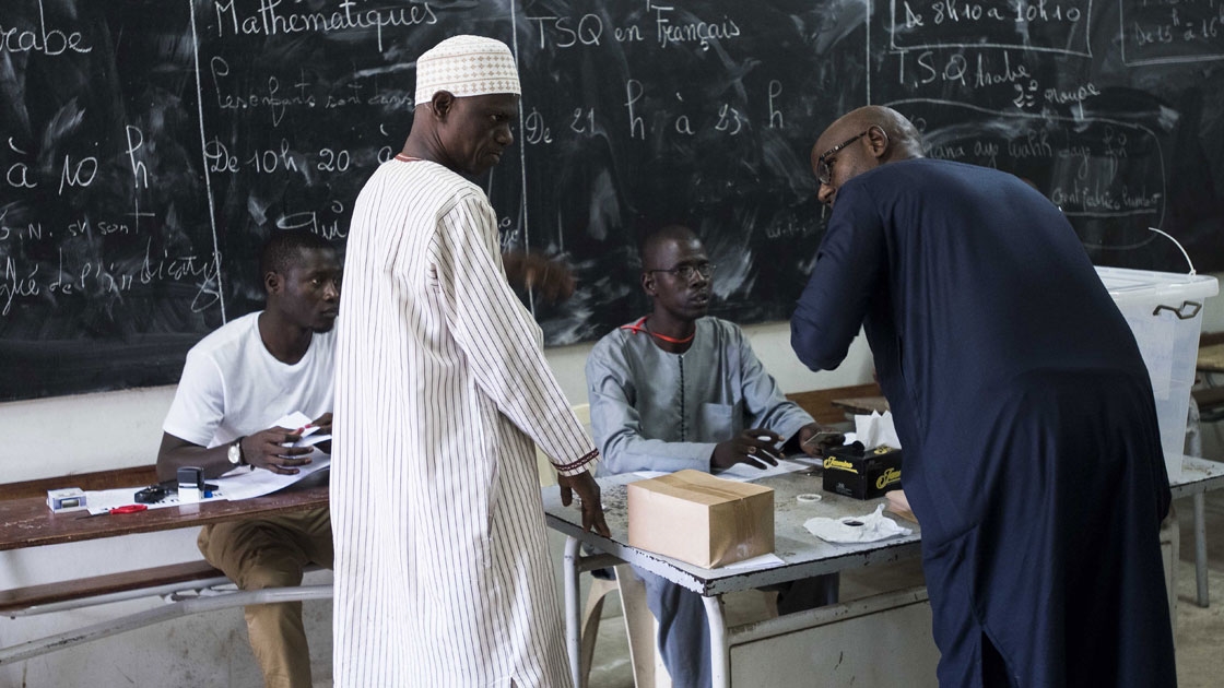 Afrika'nın en istikrarlı demokrasilerinden Senegal cumhurbaşkanını seçiyor