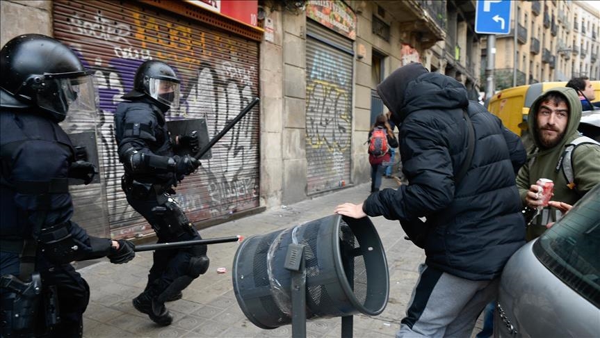 Polisi Spanyol tangkap empat orang saat aksi mogok di Catalonia