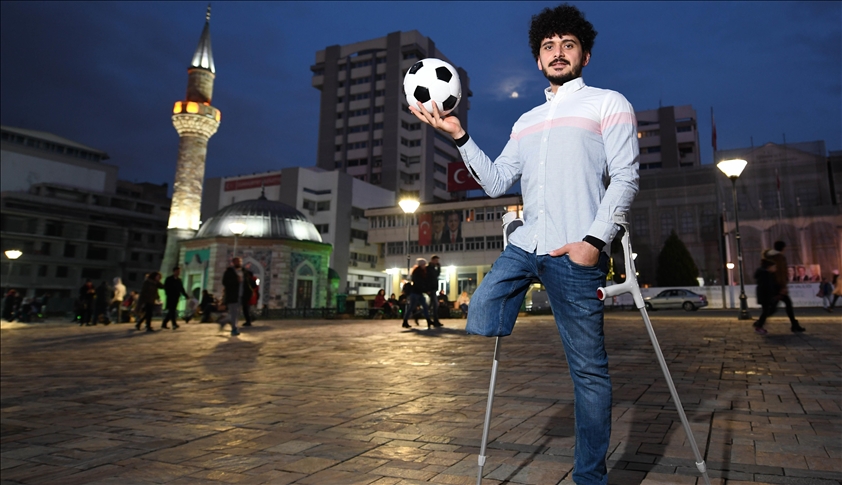 Football / Handisport: "Faites de votre rêve une réalité ..." - Portrait de Barış Telli [UEFA] 