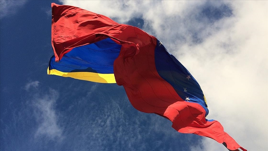 Venezuelayê sînor xwe yê Kolombiyayê girt