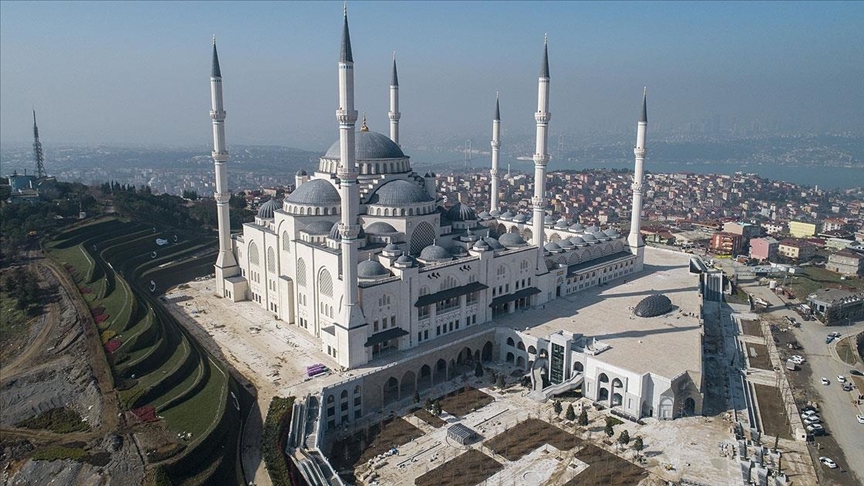 Ezani i parë në xhaminë më të madhe të Turqisë më 7 mars