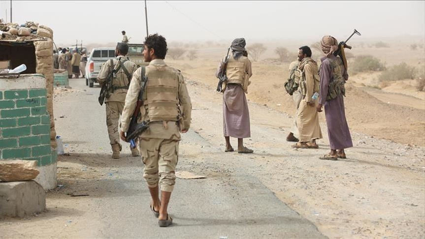 مقتل 12 جندياً حكومياً بقصف للحوثيين على سوق شعبي شمالي اليمن