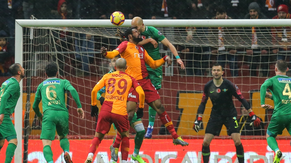Galatasaray 3 puanı son dakika golüyle aldı