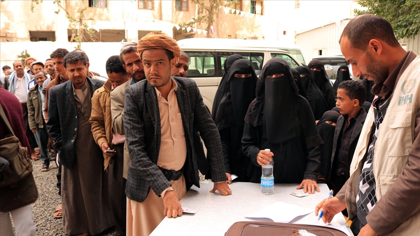 "الإغاثة التركية" توزع مساعدات غذائية وأدوية في صنعاء 