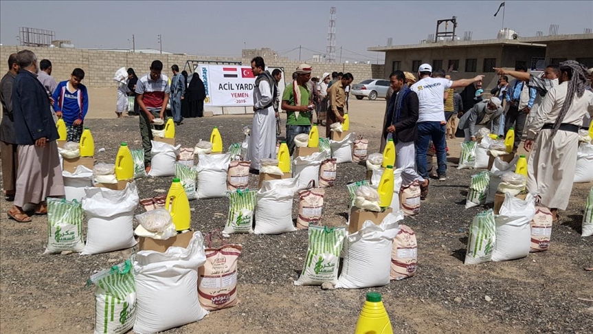 جمعية تركية توزع مساعدات إغاثية على 1400 أسرة يمنية