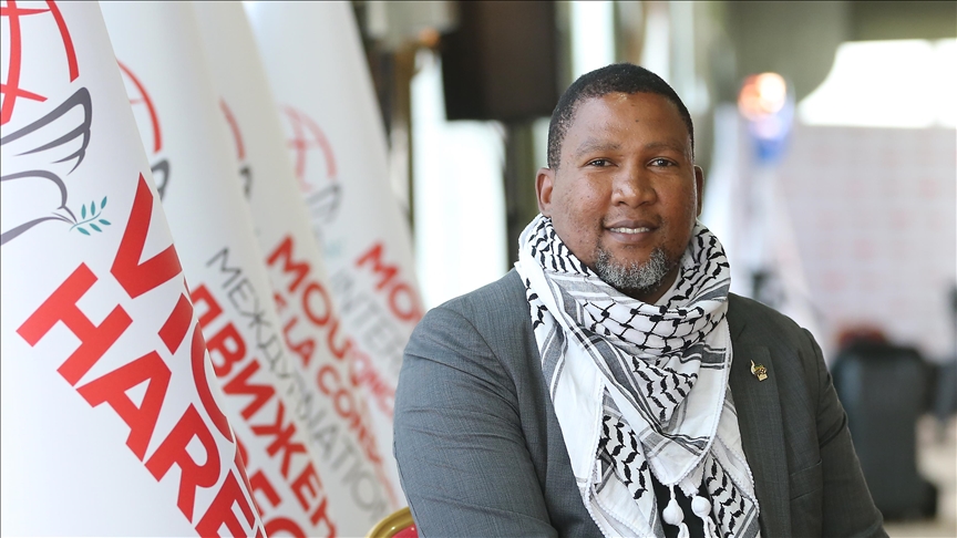Nieto de Mandela sigue el legado de su abuelo en la lucha por la paz