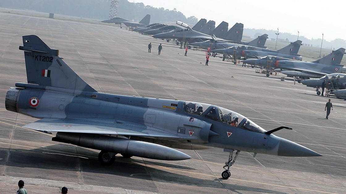 Hint savaş uçakları Pakistan hava sahasını ihlal etti
