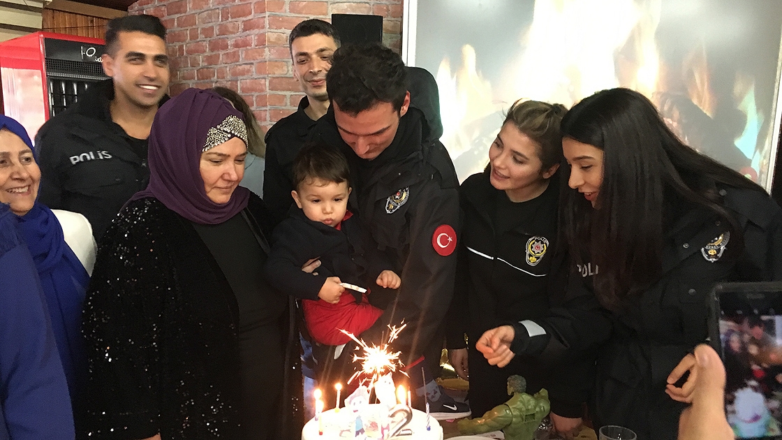 Hiç görmediği şehit babasının hasretiyle büyüyor