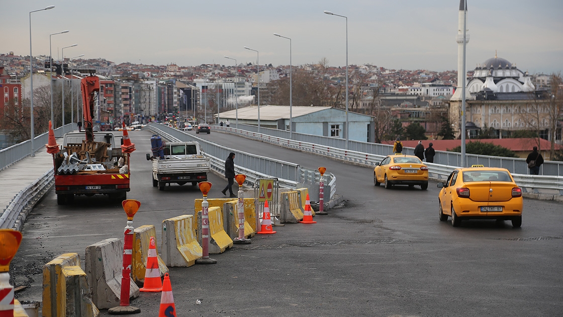 Yenilenen Haydarpaşa Köprüsü'nün bir bölümü trafiğe açıldı