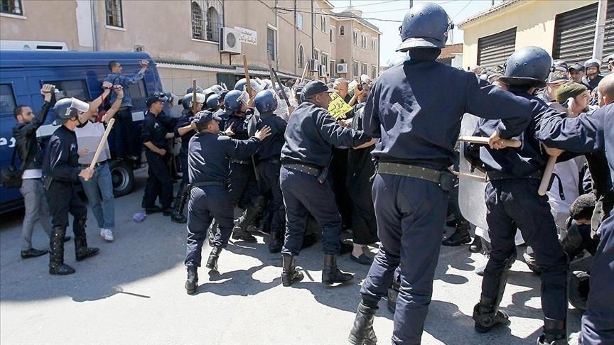Les manifestations en Algérie font leur première victime