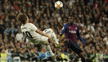 Real Madrid y Barcelona buscan desempatar el balance histórico de los clásicos