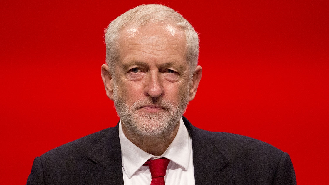 İngiltere'de cami ziyaret eden Corbyn'e yumurtalı saldırı