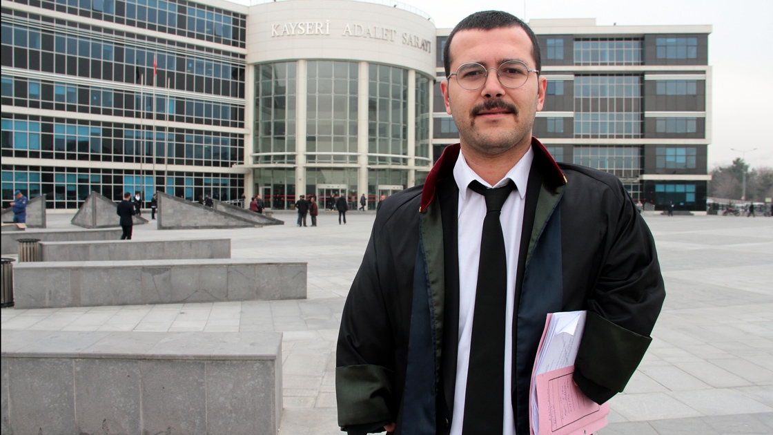 Engelleri aştı avukat oldu
