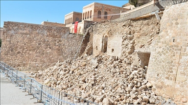 Turkey: Collapsed wall reveals Ottoman-era mosque