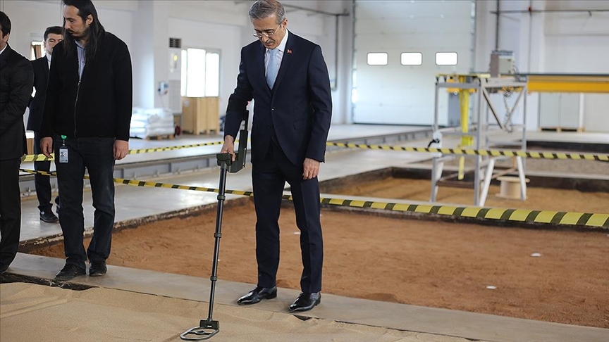 Turkey produces world's lightest mine detector