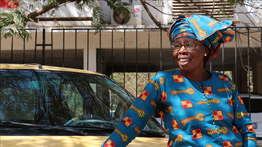 Boury Mbaye, taksistja e vetme grua në Senegal