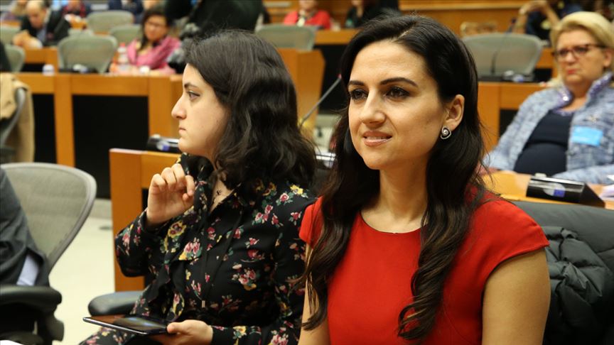 AP'den Dilek öğretmene ödül