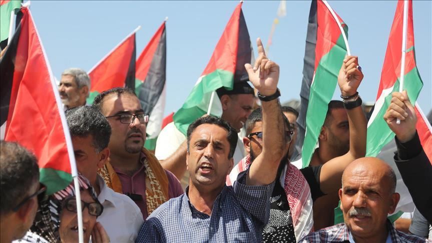 Palestine cuts staff pay over Israeli tax deductions