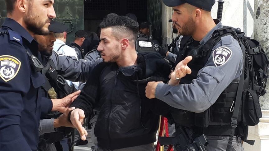 La police israélienne évacue la mosquée d'al-Aqsa des fidèles