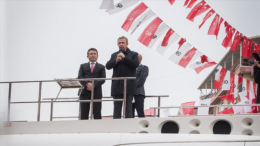 'Kürtçe slogan yazan adam atılacak'