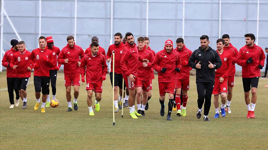 Sivasspor kafilesini taşıyacak uçağa 'yıldırım' rötarı