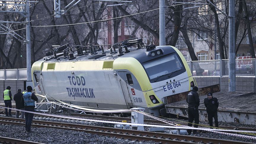 Ankara'da akaryakıt yüklü tren raydan çıktı 