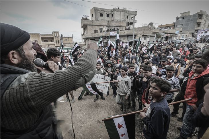 مظاهرات في إدلب ودرع الفرات بالذكرى الثامنة للثورة السورية