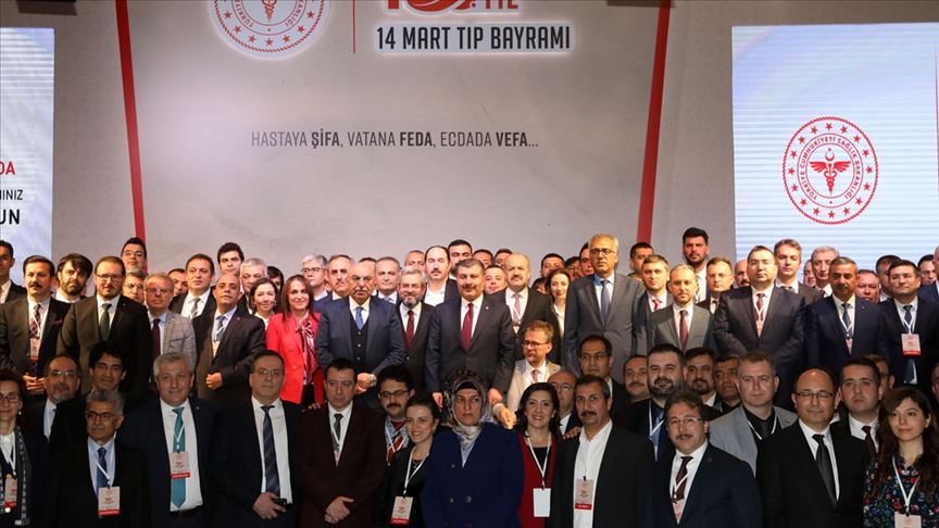 Bakan Koca sağlık çalışanları ile bir araya geldi