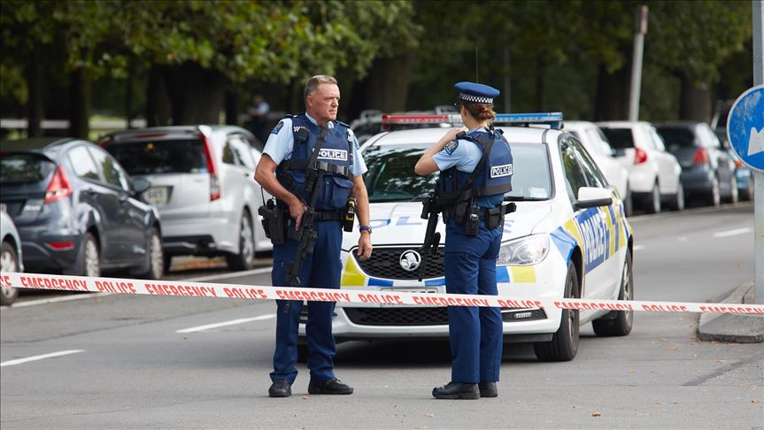 شرطة نيوزيلندا تطالب المساجد بإغلاق أبوابها بعد الهجوم الإرهابي