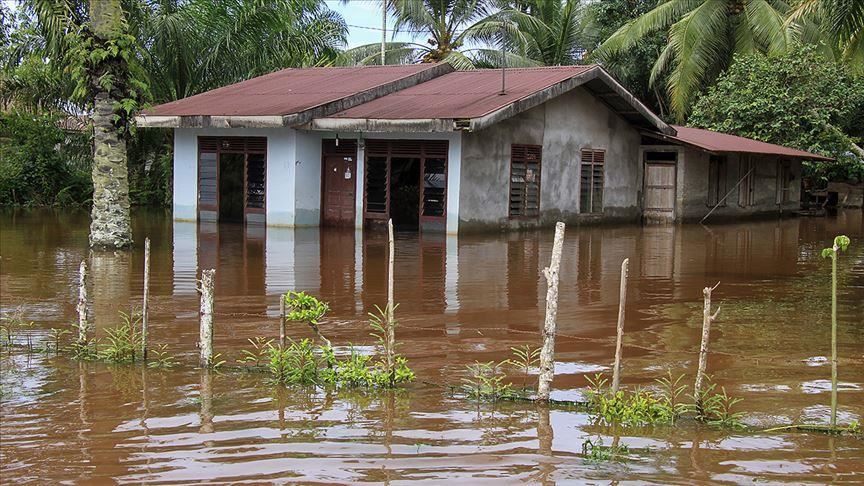 Жертвами наводнений в Индонезии стали 50 человек