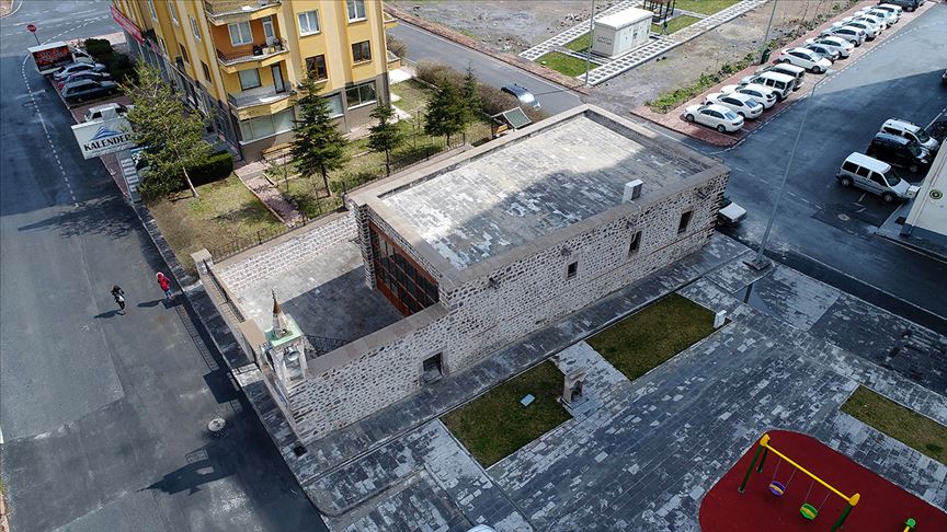 'Minyatür camiler' asırlara meydan okuyor