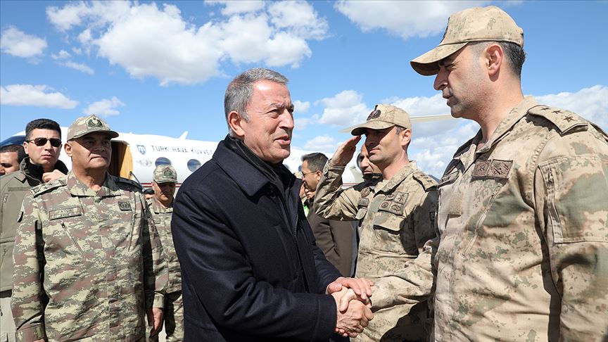 Milli Savunma Bakanı Akar Şırnak'ta incelemelerde bulundu