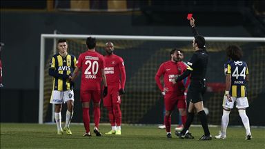 Trabzonspor centilmen, Fenerbahçe hırçın bir görüntü sergiliyor