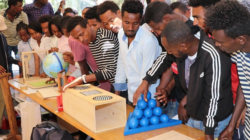 أديس أبابا.. "يونس إمره" ينشر البهجة بمتحف "الألعاب المتنقلة"