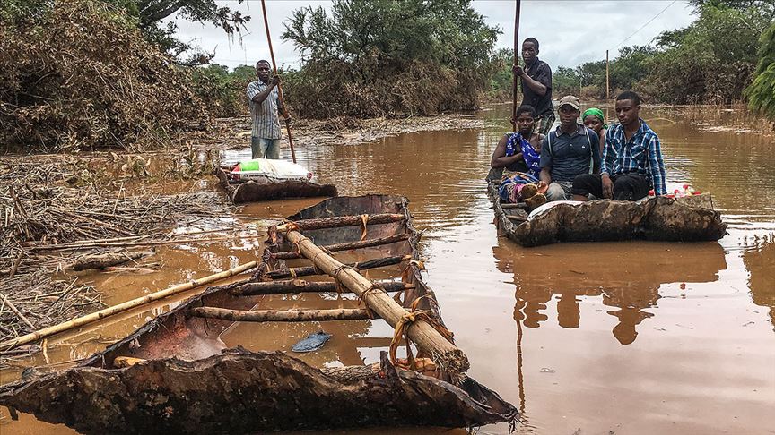 Mozambik'te 15 bin kişi kurtarılmayı bekliyor