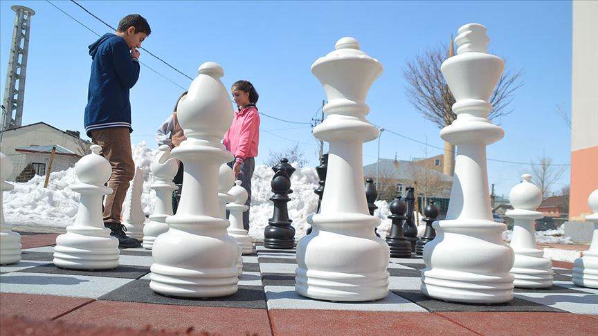 Ağrılı çocukların satranç takımı sevinci