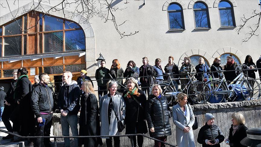 Stockholm MOSQUE People form human shield around ile ilgili gÃ¶rsel sonucu