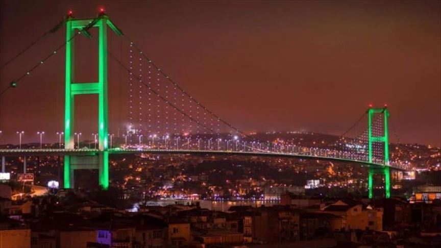 پل‌های استانبول به رنگ پرچم پاکستان نورپردازی می‌شوند