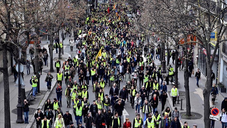 France allows forces to open fire at Yellow Vests