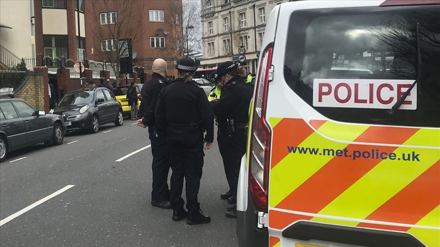 İngiltere'deki cami saldırılarında 2 gözaltı