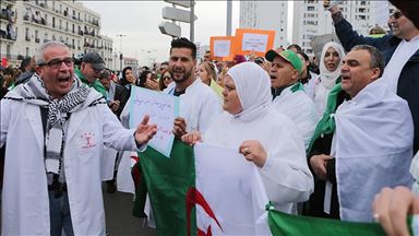 الجزائر.. مع تواصل الحراك مبادرات عدة للخروج من الأزمة