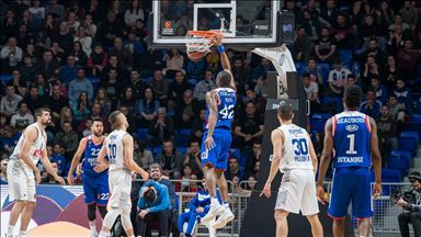 Euroliga u košarci: Anadolu Efes bolji od Budućnosti